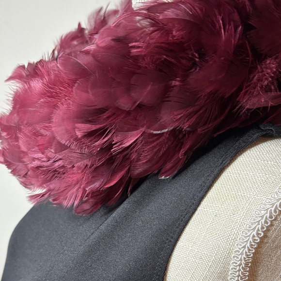 Vintage Elegant Burgundy Feathered Necklace or hat wrap - Picture 5 of 8